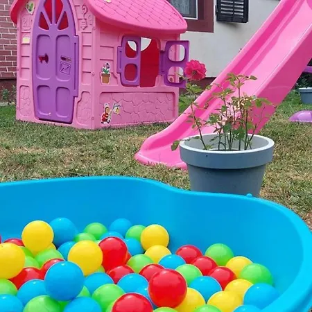 Prázdninový dům Fruskogorska Kuca - Andrevlje Lounge, Naselje Testera